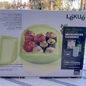 LeKue Microwave Steam Case with Tray